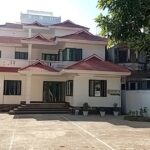 আদালতের নির্দেশের পরও বিরোধপূর্ণ বাড়িতে বসবাস