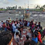 নিষেধাজ্ঞার মধ্যেও ধরা হচ্ছে ইলিশ, সরকারি সহায়তা পাননি কোনো জেলে
