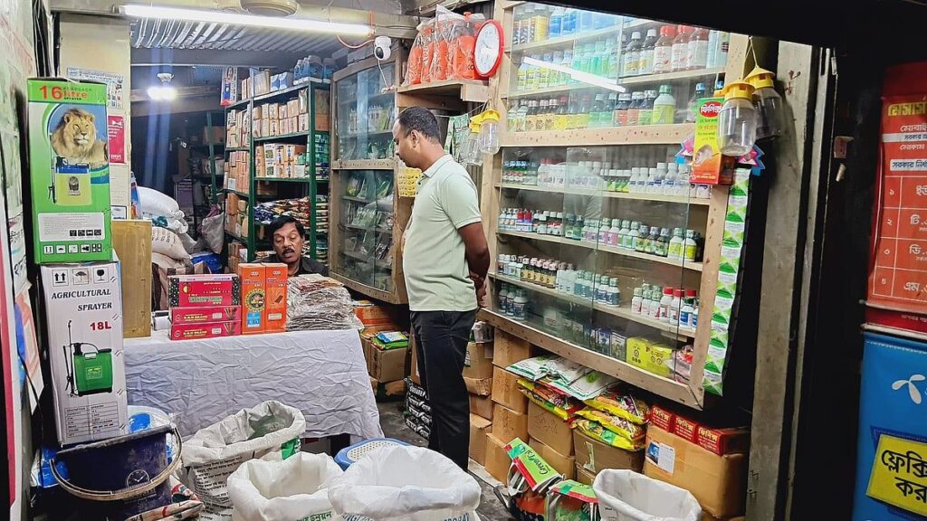 সারের ৫৭ ডিলারের ৪৫ জনই বিএনপি নেতা-কর্মী, বাদ পড়লেন পুরোনো ব্যবসায়ীরা